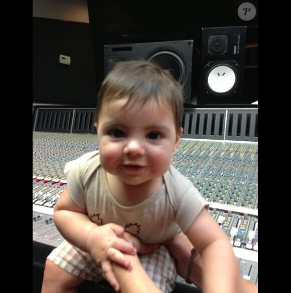 A 6 mois, Milan Piqué Mebarak, le fils de Shakira, accompagne sa maman partout et même en studio !