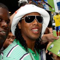 Ronaldinho change ses dents : Fini, son sourire légendaire ?