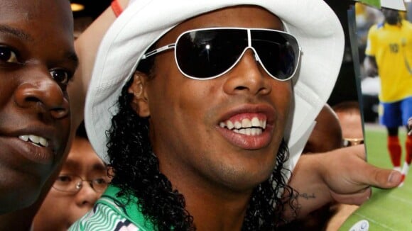Ronaldinho change ses dents : Fini, son sourire légendaire ?