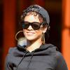 Rihanna, souriante à sa sortie du restaurant Da Silvano et retourne à l'hôtel Gansevoort. New York, le 13 août 2013.
