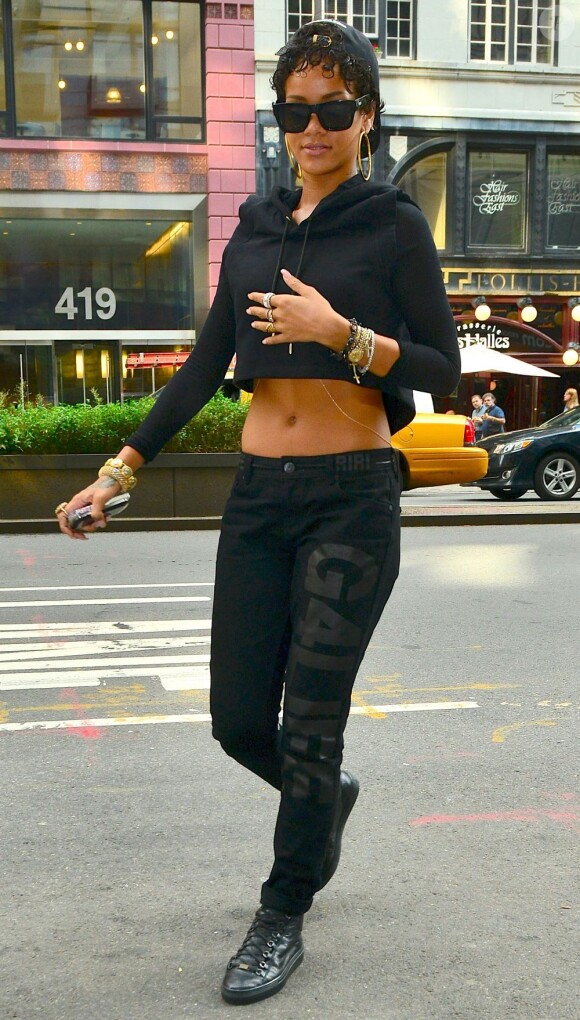 Rihanna is seen arriving back to her hotel after having lunch at Dasilvano restaurant with some girl friends, in the West Village, New York, NY, USA on August 13, 2013. Photo by Morgan Dessalles/ABACAPRESS.COM14/08/2013 - New York City