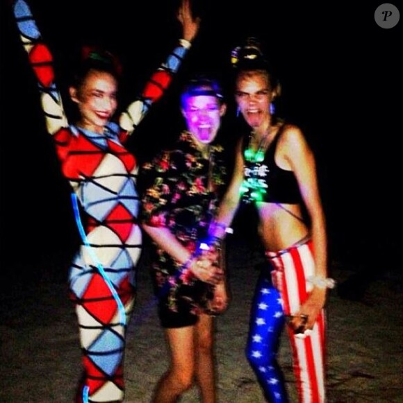 Cara Delevingne a posté sur Instagram des photos de sa soirée d'anniversaire.