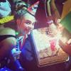 Cara Delevingne et son gâteau d'anniversaire lors de sa soirée déguisée.
