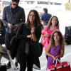 Soleil Moon Frye accompagnée de son mari et de ses filles à l'aéroport de Los Angeles le 14 août 2013.