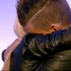 Alexia, sauvée, fond en larmes dans les bras de Vincent (hebdo de Secret Story 7 du vendredi 16 août 2013)
