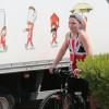 Ce camion ? Une fête se préparerait-elle ? Rocco, fils de Madonna, profite à fond de ses vacances à Villefranche-sur-mer, comme ici lors d'une sortie à vélo avec ses amis le 16 août 2013, jour du 55e anniversaire de sa mère.
