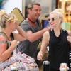 Gwen Stefani, son mari Gavin Rossdale et leurs enfants Kingston et Zuma arrivent à l'aéroport de Nice. Le 17 aout 2013.
