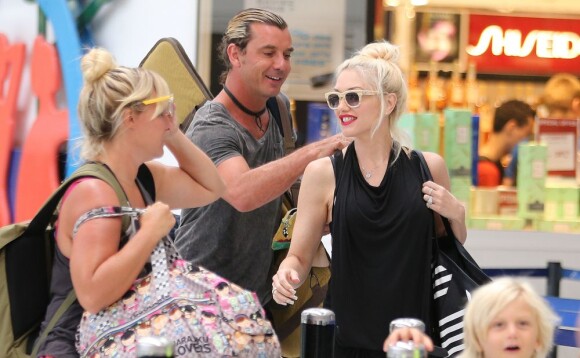 Gwen Stefani, son mari Gavin Rossdale et leurs enfants Kingston et Zuma arrivent à l'aéroport de Nice. Le 17 aout 2013.