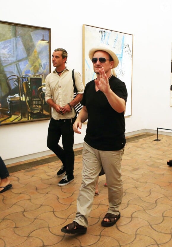 Gavin Rossdale et Bono, deux musiciens fans d'art contemporain en visite avec leurs épouses respectives à la Fondation Maeght. Saint-Paul de Vence, le 8 aout 2013.