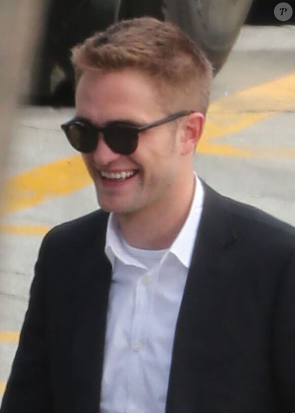 Robert Pattinson détendu sur le tournage du film "Maps to the Stars" à Union Station, Los Angeles, le 17 août 2013.