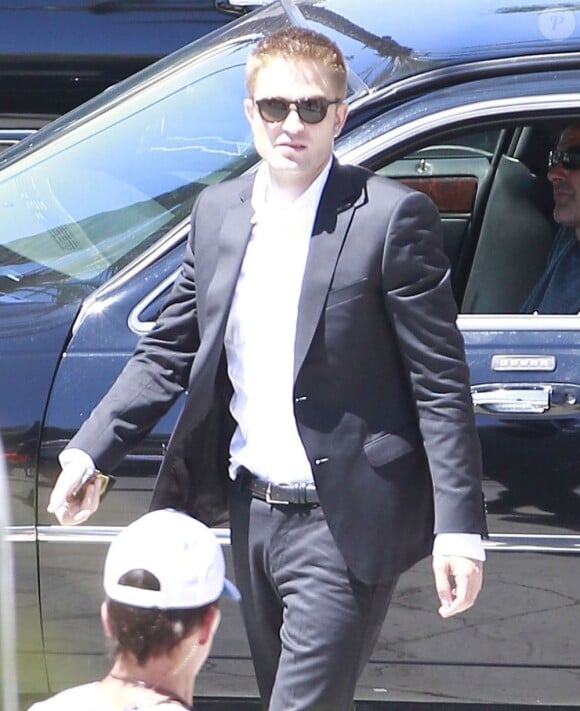 Robert Pattinson sur le tournage du film "Maps to the Stars" à Union Station, Los Angeles, le 17 août 2013.