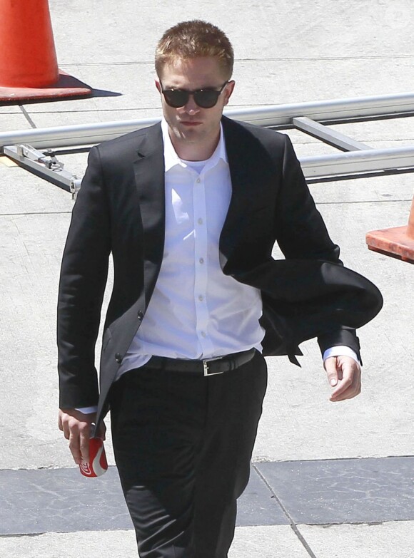 Robert Pattinson sur le tournage du film "Maps to the Stars" à Union Station, Los Angeles, le 17 août 2013.
