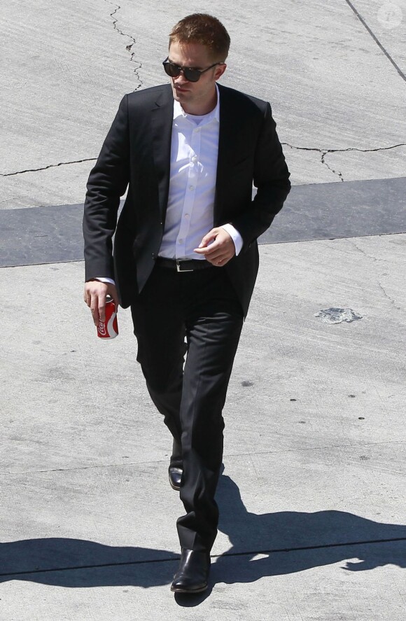 Robert Pattinson sur le tournage du film "Maps to the Stars" à Union Station, Los Angeles, le 17 août 2013.