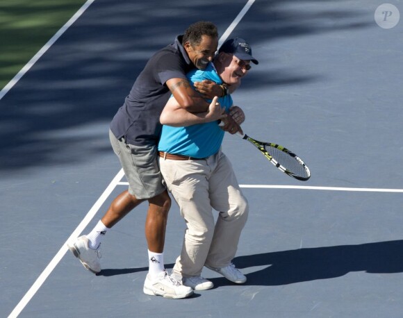 Yannick Noah, les cheveux courts, lors d'un tournoi d'ex-champions de tennis à Knokke le 18 août 2013.