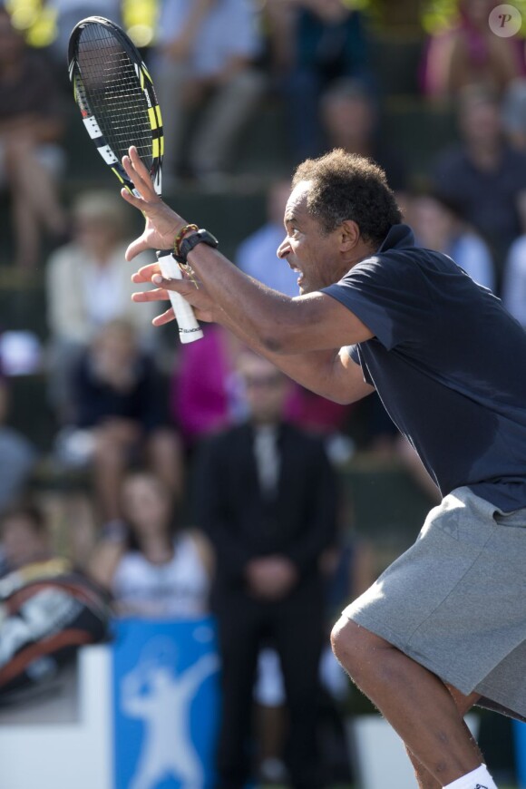 Yannick Noah, les cheveux courts, lors d'un tournoi d'ex-champions de tennis à Knokke le 18 août 2013.