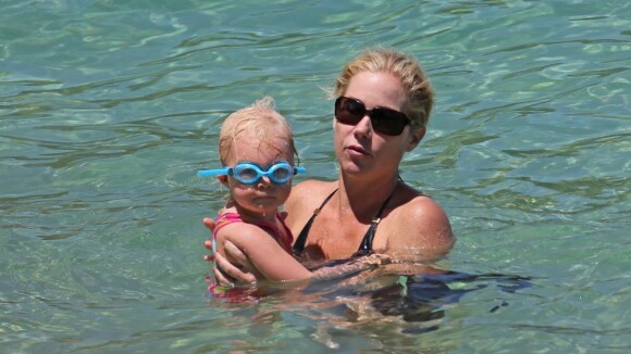Christina Applegate : Maman superbe et in love, vacances de rêve en famille...