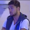 Julien et Anaïs en pleine discussion dans Secret Story 7, le lundi 19 août 2013.