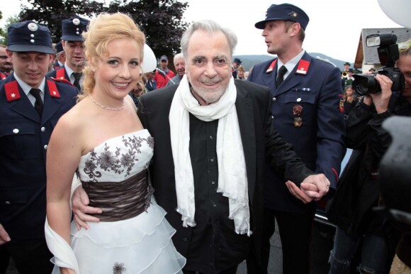 Le cinéaste Maximilian Schell et Iva Mihanovic à leur mariage en Autriche, Hebalm, le 20 août 2013.