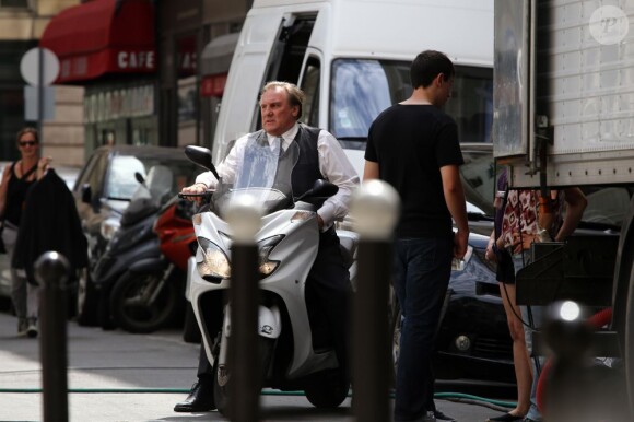 Exclusif - Gérard Depardieu dans la peau de Jules Rimet sur le tournage du film "F2014" à Paris, le 2 août 2013.