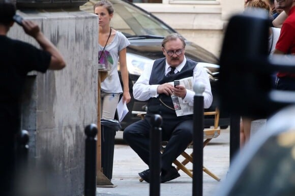 Exclusif - Gérard Depardieu s'affiche en Jules Rimet sur le tournage du film "F2014" à Paris, le 2 août 2013.