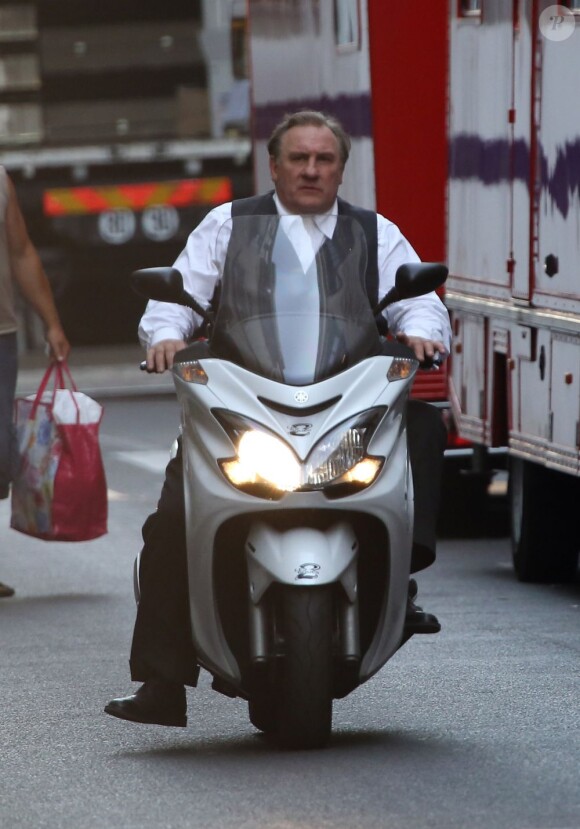 Exclusif - Gérard Depardieu est Jules Rimet sur le tournage du film "F2014" à Paris, le 2 août 2013.