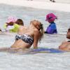Sarah Harding (Girls Aloud) en vacances le 8 août 2013 avec son amoureux Mark Foster (Foster the People) à Las Vegas.
