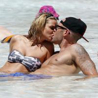 Sarah Harding : Torride en maillot et follement amoureuse de Mark Foster aux USA