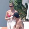Jennifer Aniston et son joli fiance Justin Theroux en vacances avec leurs amis Jason Bateman et sa femme Amanda Anka a Mexico, le 20 aout 2013