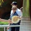 Jennifer Aniston et son fiance Justin Theroux en vacances avec leurs amis Jason Bateman et sa femme Amanda Anka a Mexico, le 19 aout 2013