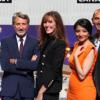 La nouvelle équipe du "Grand Journal" de Canal+ réunie autour d'Antoine de Caunes (de gauche à droite) : Arié Elmaleh, Augustin Trapenard, Hélène Jouan, Doria Tillier, Jeannette Brougrad (robe orange), Karim Assouli et Jean-Michel Apathie. Rendez-vous lundi 26 août 2013 à 19h05 pour le premier numéro.