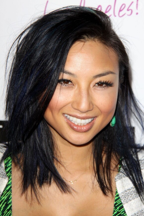 Jeannie Mai pose lors de la soirée BeautyCon Summit, à Hollywood aux Siren Studios, Los Angeles, le 24 août 2013.