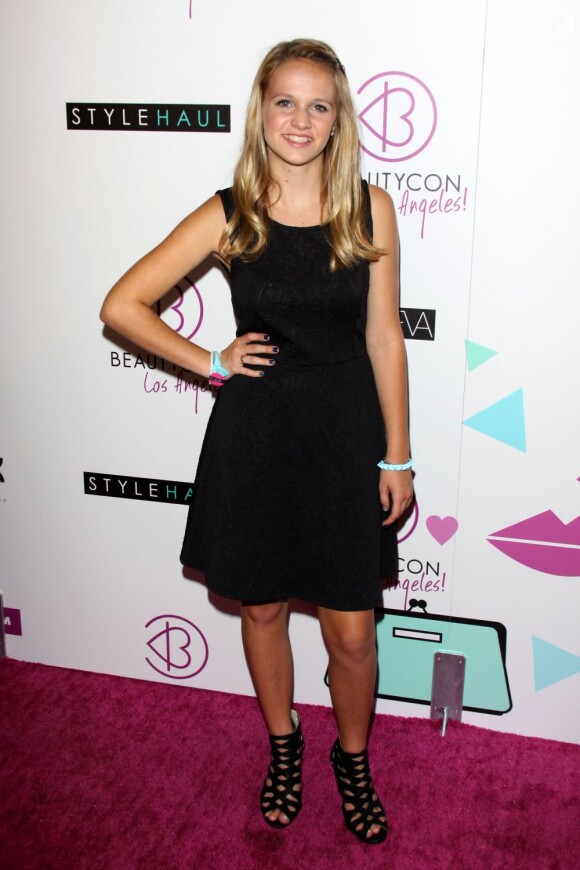 Lauren Suthers pose lors de la soirée BeautyCon Summit, à Hollywood aux Siren Studios, Los Angeles, le 24 août 2013.