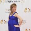 La jolie Louise Ekland, enceinte à la cérémonie de clôture du 53e festival de Monte Carlo, au Forum Grimaldi, à Monaco, le 13 juin 2013.