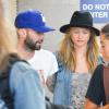 Adam Levine et sa fiancée Behati Prinsloo à l'aéroport de Los Angeles, le 17 août 2013.