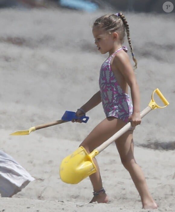 Nicole Richie et ses enfants Harlow et Sparrow passent du bon temps sur la plage à Malibu, le 31 août 2013.
