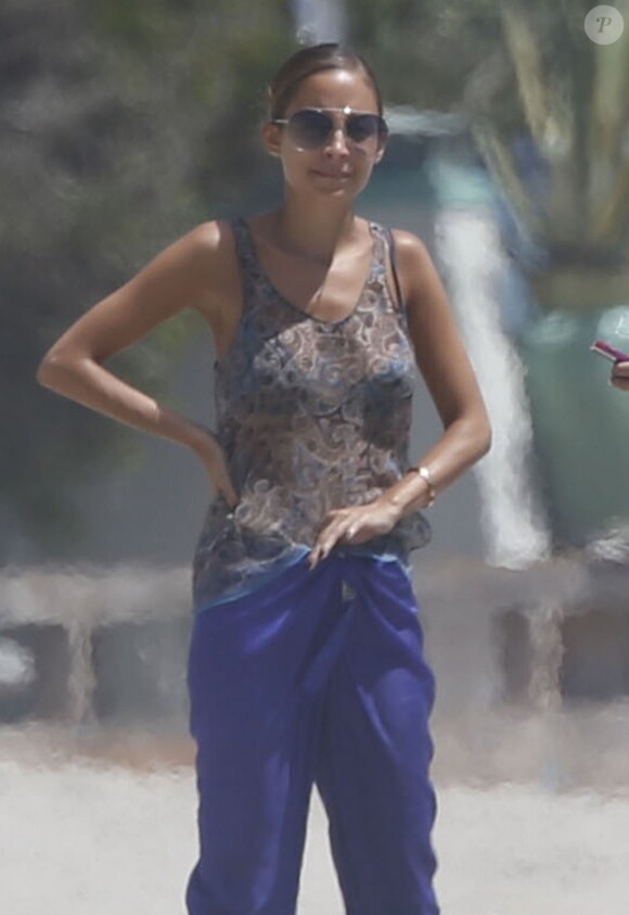 Nicole Richie et ses enfants Harlow et Sparrow sur la plage à Malibu, le 31 août 2013.