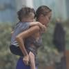 Nicole Richie et ses enfants Harlow et Sparrow sur la plage à Malibu, le 31 août 2013.