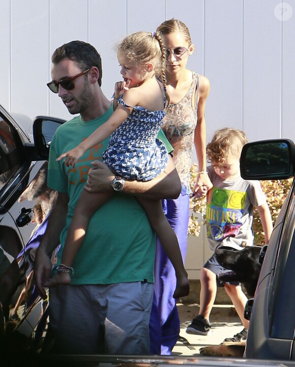 Nicole Richie et ses enfants Harlow et Sparrow sur la plage à Malibu, le 31 août 2013.