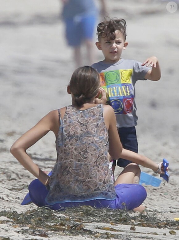 Nicole Richie et ses enfants Harlow et Sparrow sur la plage à Malibu, le 31 août 2013.