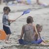 Nicole Richie et ses enfants Harlow et Sparrow sur la plage à Malibu, le 31 août 2013.
