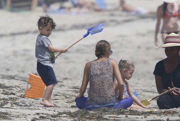 Nicole Richie et ses enfants Harlow et Sparrow sur la plage à Malibu, le 31 août 2013.