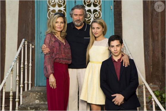 Dianna Agron, John D'Leo, Michelle Pfeiffer et Robert De Niro dans "Malavita" de Luc Besson, en salles le 23 octobre 2013.