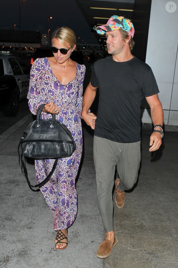 Dianna Agron et son compagnon Nick Mathers à l'aéroport de Los Angeles, le 3 septembre 2013. Ils arrivent de New York.