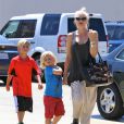 Gwen Stefani avec ses fils Zuma et Kingston à Los Angeles, le 29 août 2013.