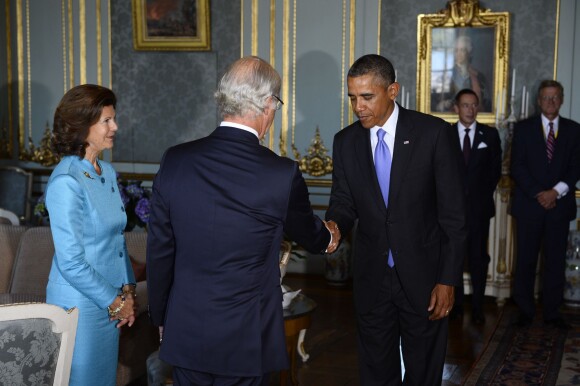 Le roi Carl XVI Gustaf de Suède et la reine Silvia accueillant Barack Obama à Stockholm le 4 septembre 2013