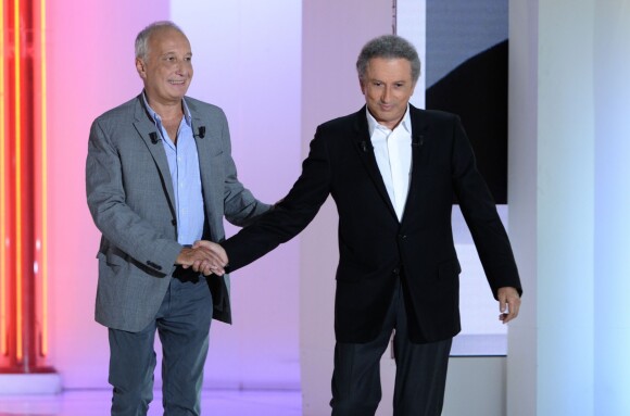 Francois Berléand et Michel Drucker lors de l'enregistrement de l'émission "Vivement Dimanche" à Paris le 4 septembre 2013 (diffusion le 8 septembre)