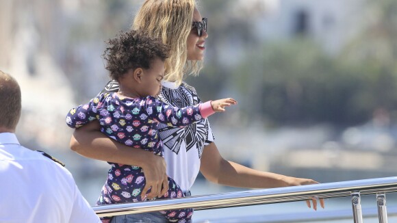 Champagne ! Beyoncé fête ses 32 ans en bikini avec Jay Z et Blue Ivy
