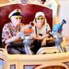 Exclusif - Hugh Hefner et sa femme Crystal à Disneyland en Californie, le 6 septembre 2013.