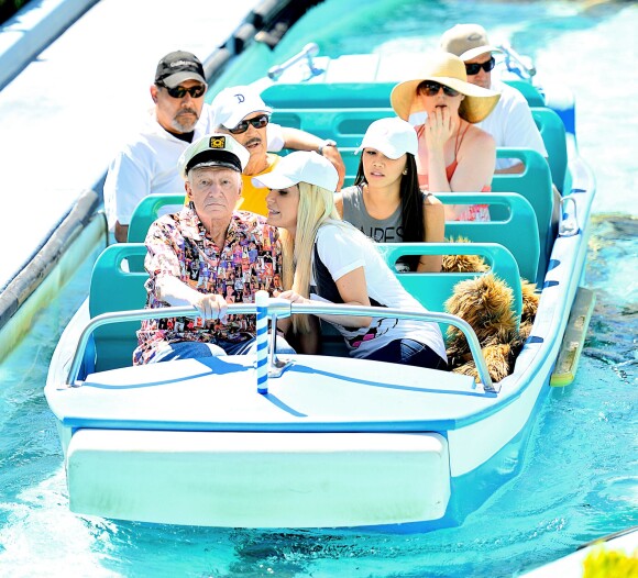 Exclusif - Hugh Hefner et sa femme Crystal s'amusent à Disneyland en Californie, le 6 septembre 2013.