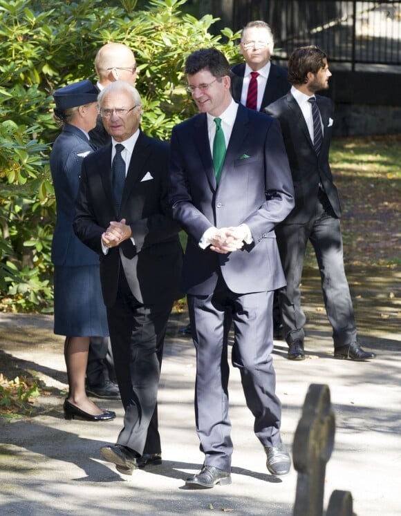 La famille royale de Suède lors de l'hommage rendu le 8 septembre 2013 à feue la princesse Lilian, décédée le 10 mars, en l'église anglicane St Peter et St Sigfrid de Stockholm.